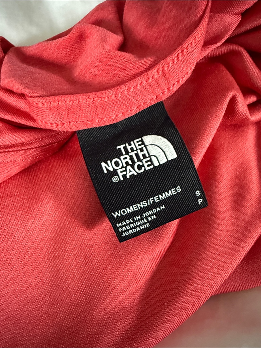 The North Face Women’s Hooded Long-Sleeve Pullover- 👚
